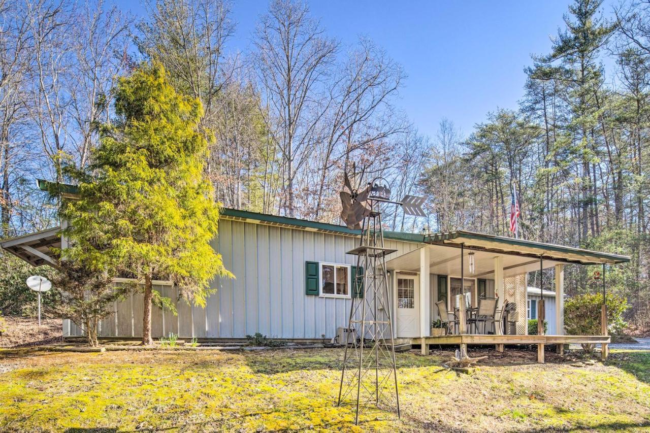 Penrose Home With Covered Deck And Fire Pit! Exterior photo